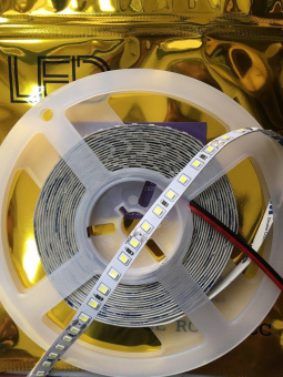 Светодиодная лента 24V 2835 9,6 w/m 6500K IP20 LEDCITY (5561)